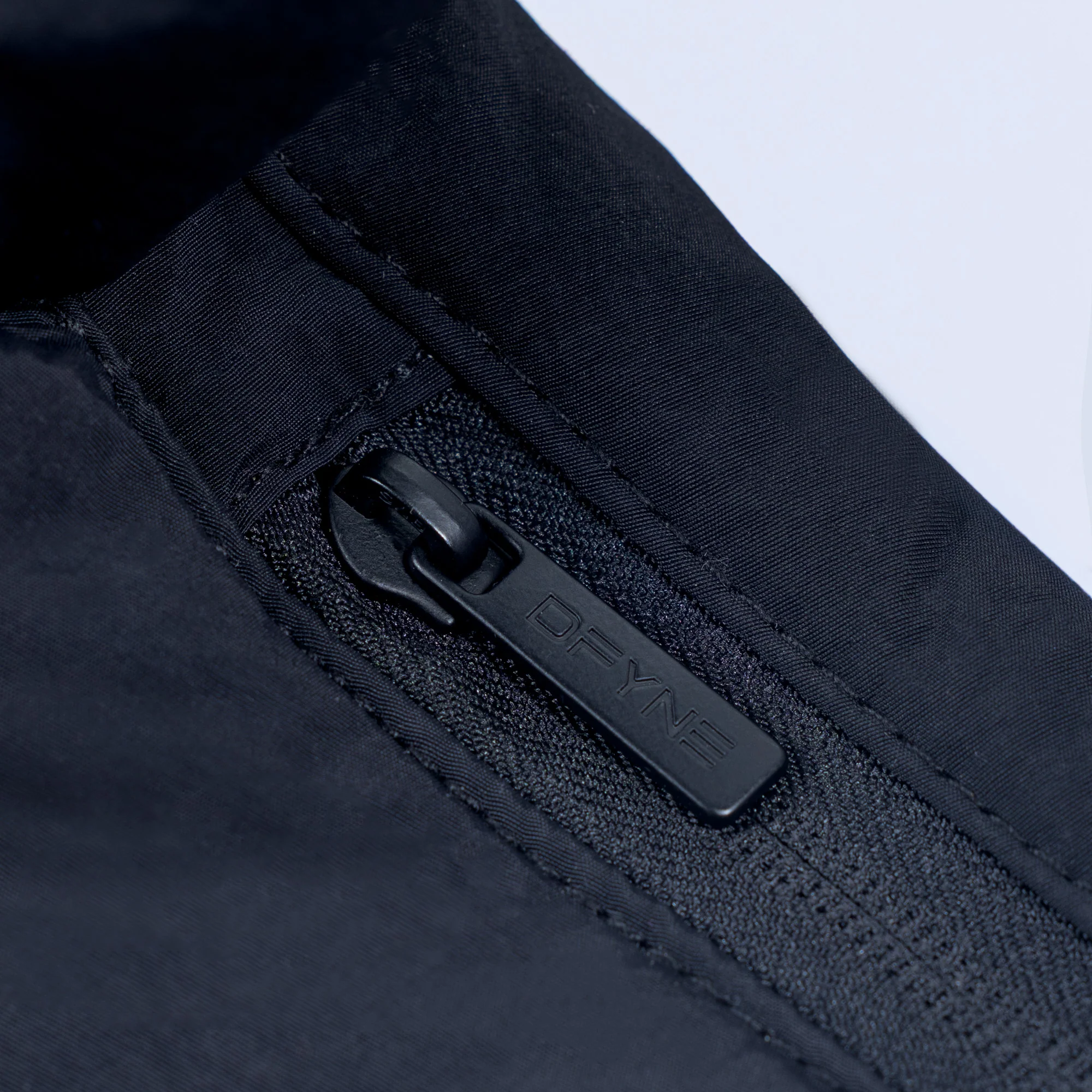 Sav Puffer Bag - Image 4